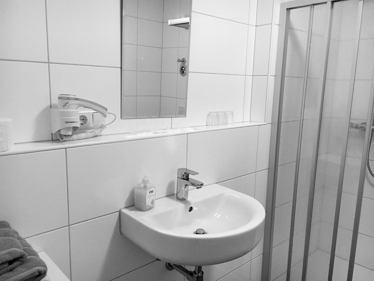 Eisberg Hotel Rust Gastehaus Chambre photo